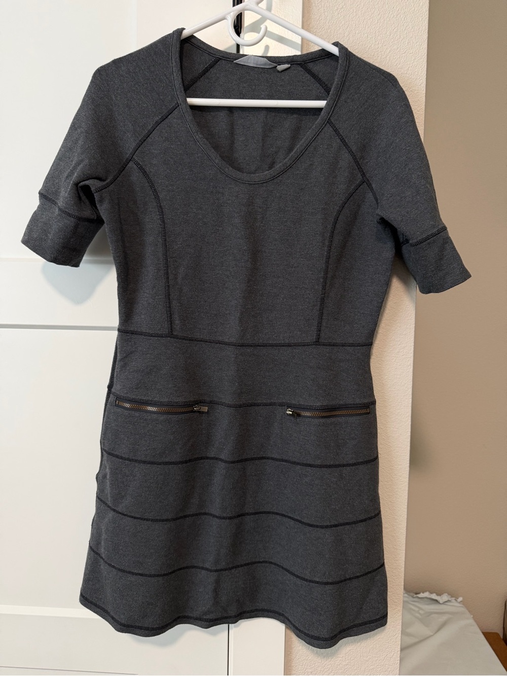 Women’s Athleta size S/P bodycon dress short sleeve